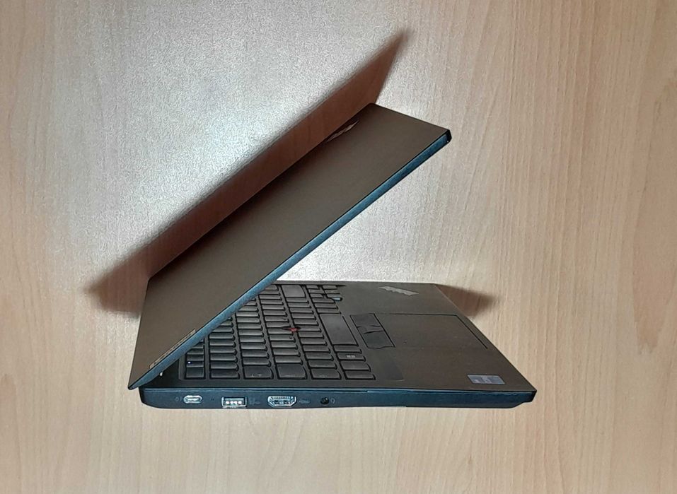 Лаптоп LENOVO E14 / I5-1135G7 / 8GB DDR4 / 256 NVME