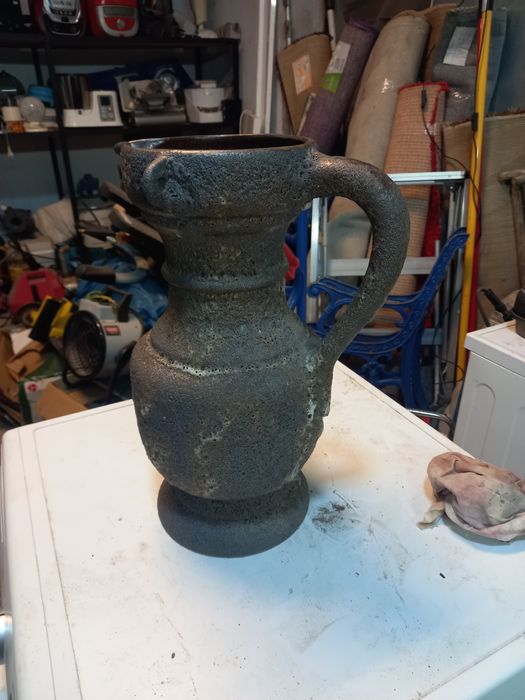 Страхотна ваза от лава