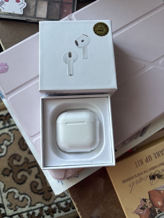 airpods 4, новые, не использованные.