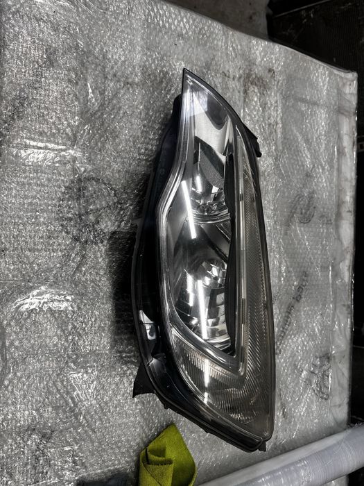 Far stânga opel astra j.cod::1eg010011-01.
