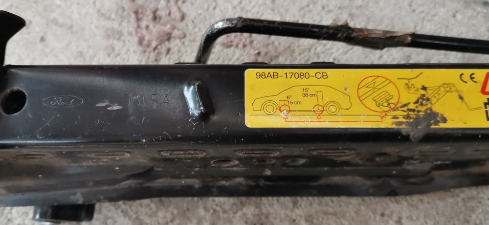 De vânzare  cric auto și filetanta