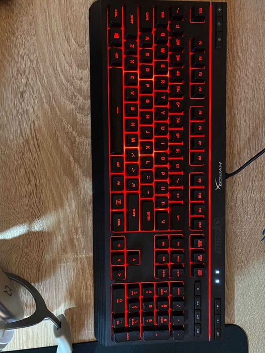 Vând sistem de Gaming complet, fara rami și fără mobila.