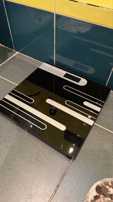 Напольные весы черные