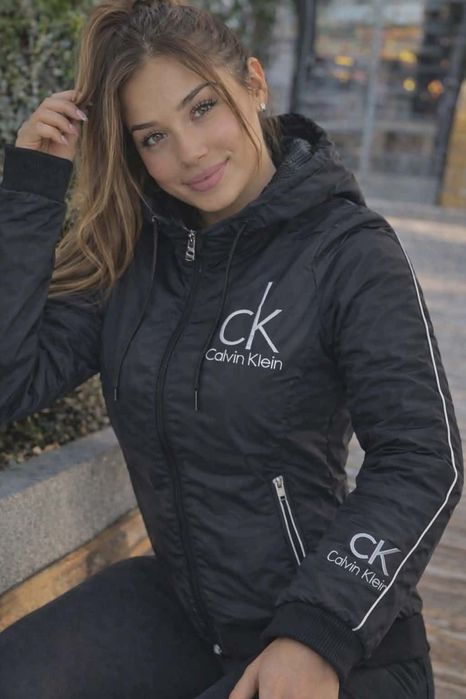 Дамско спортно яке