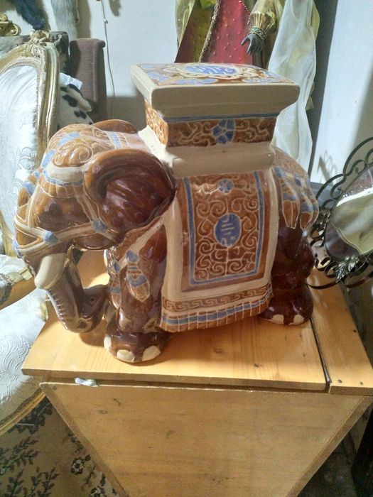 Elefant mare ceramica teracota .,/ suport de flori.