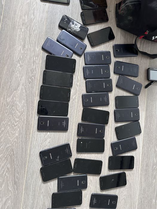 Vand telefoane IPHONE SAMSUNG si multe altele