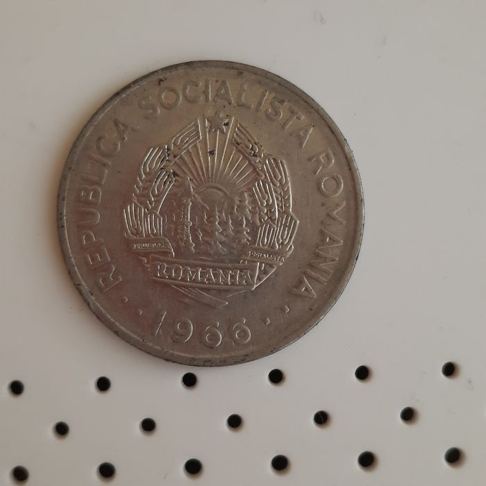 Monede colecție de 2 euro, 10 euro cent și 6 monede de 1 leu.