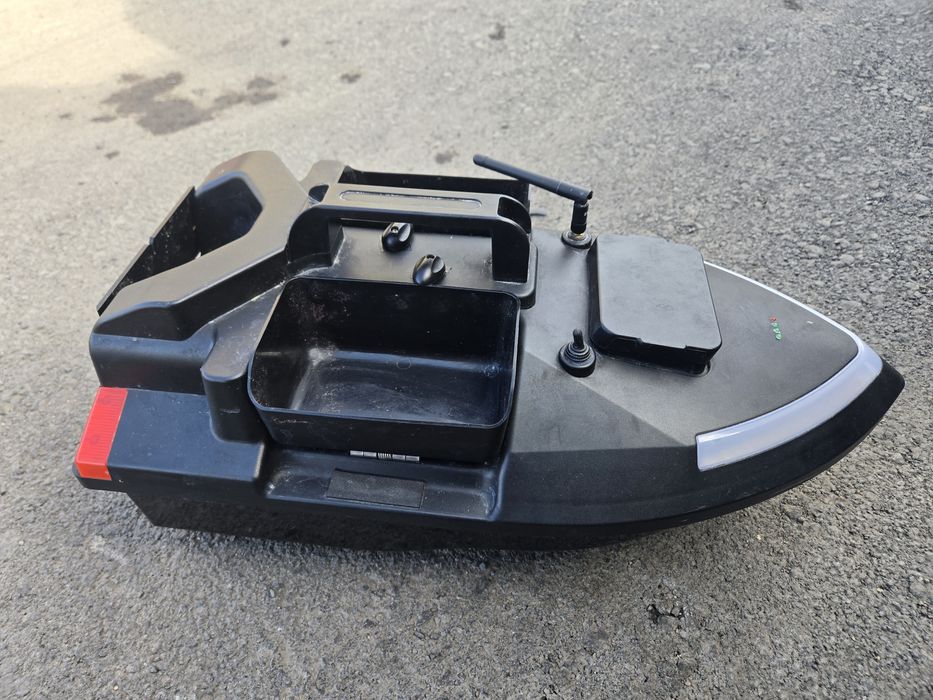 Продам кораблик Flytech