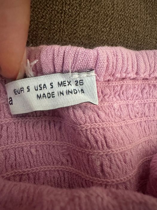 Пола розоволилав цвят Bershka