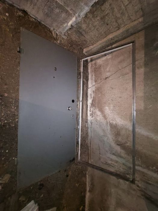 Продам входную дверь