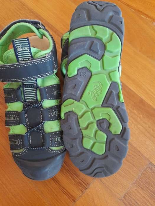 Vând sandale copii 33