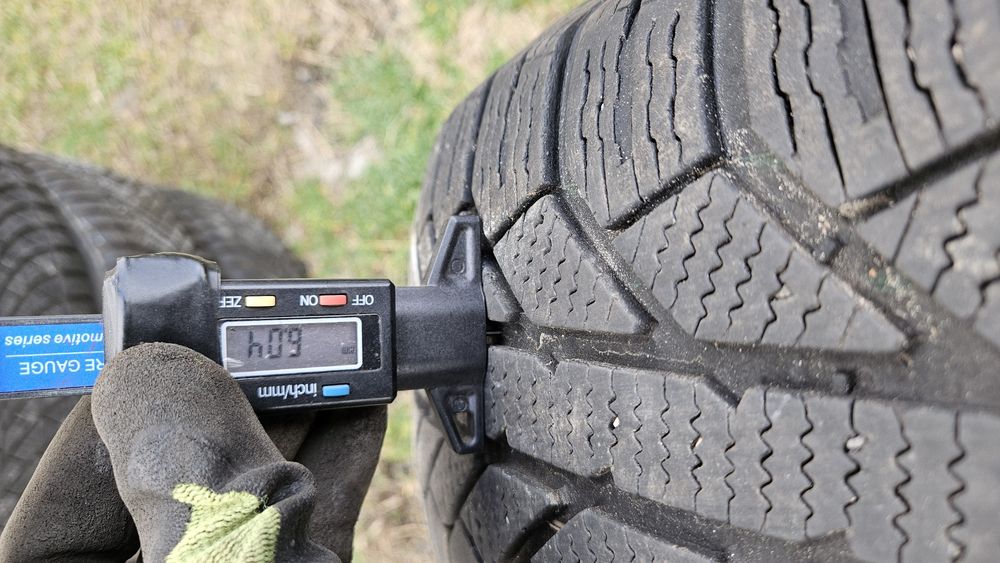 2бр гуми 215 65 16 дот 20 семперит