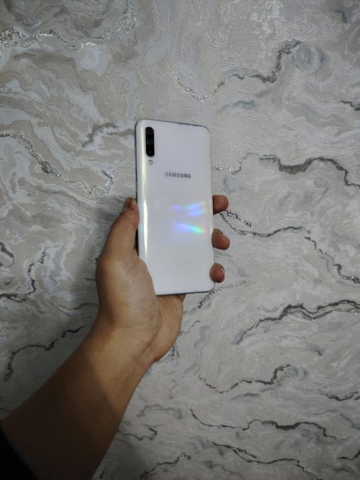 Samsung A50 Sotiladi 6/128 Holati Ideal tinniq