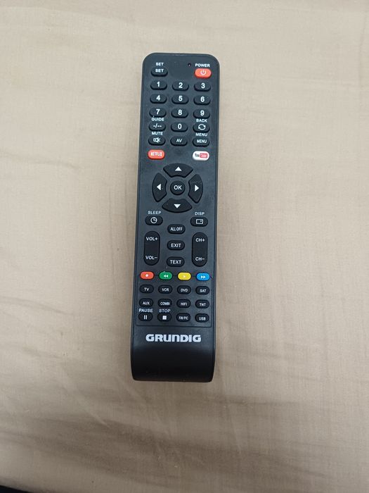 Telecomanda universala noua. Pentru tv, sisteme audio etc
Are si fisa