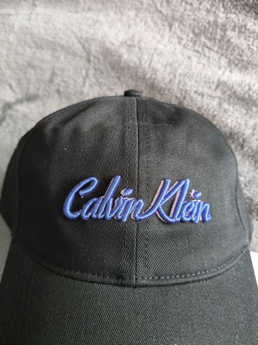 Calvin Klein șapcă cu logo scris brodat negru cu mov mărime oS noua originala
