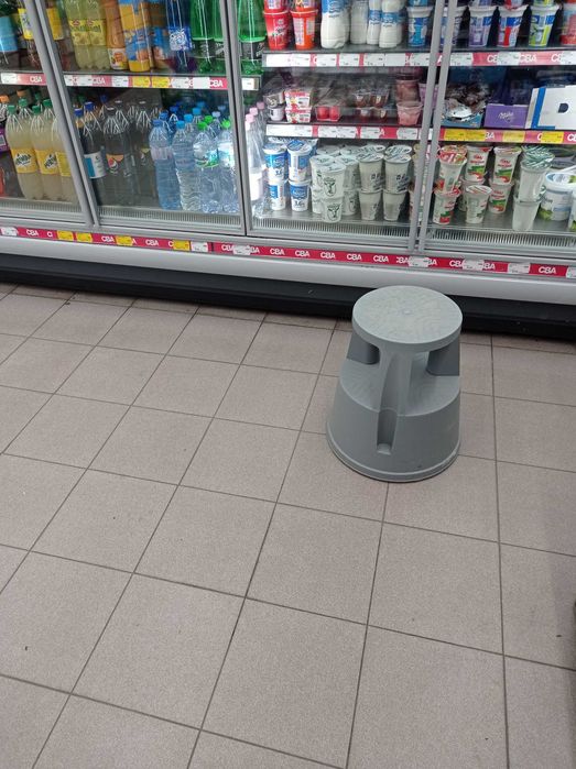 Помощно столче за магазини /на колелца/
