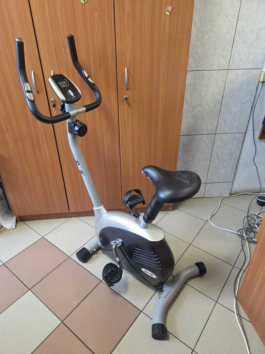 2 aparate de sport: fitness pentru abdomen si bicicleta de camera