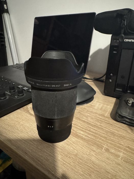 Sigma 16 mm 1.4 Sony E
