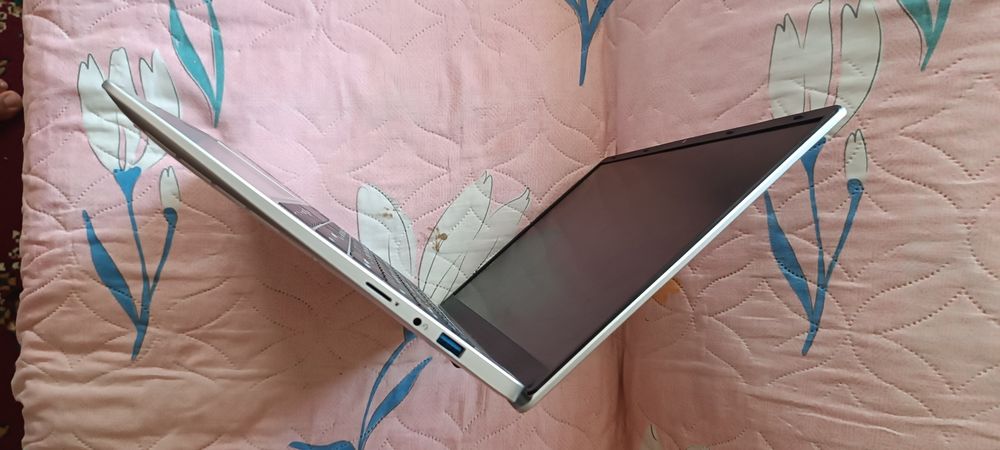 Noutbuk Intel inside 2026 srochna sotiladi