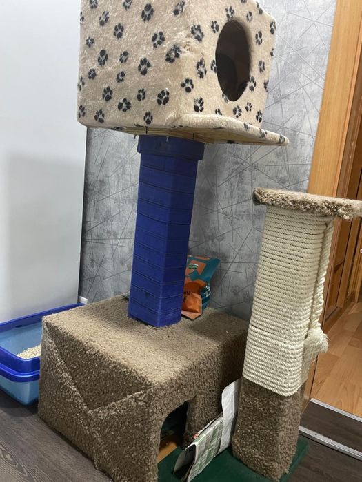 Домик для кошек с когтеточкой