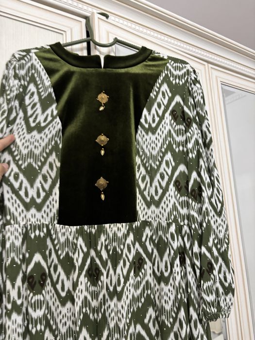 Комзол и платья.