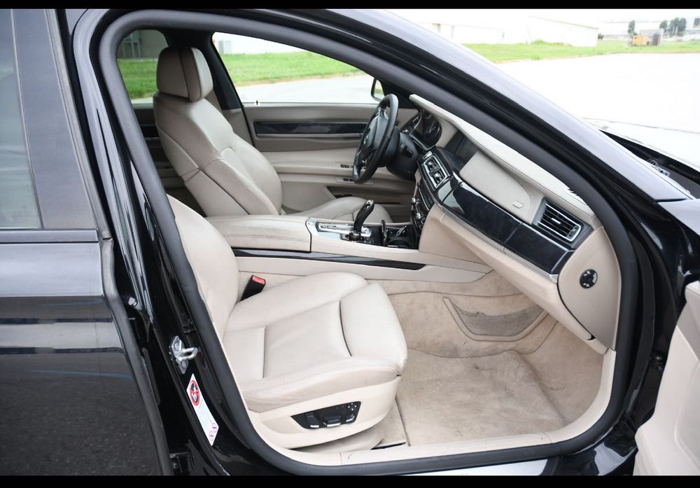 BMW 7 Series 2010 — imagine 4
