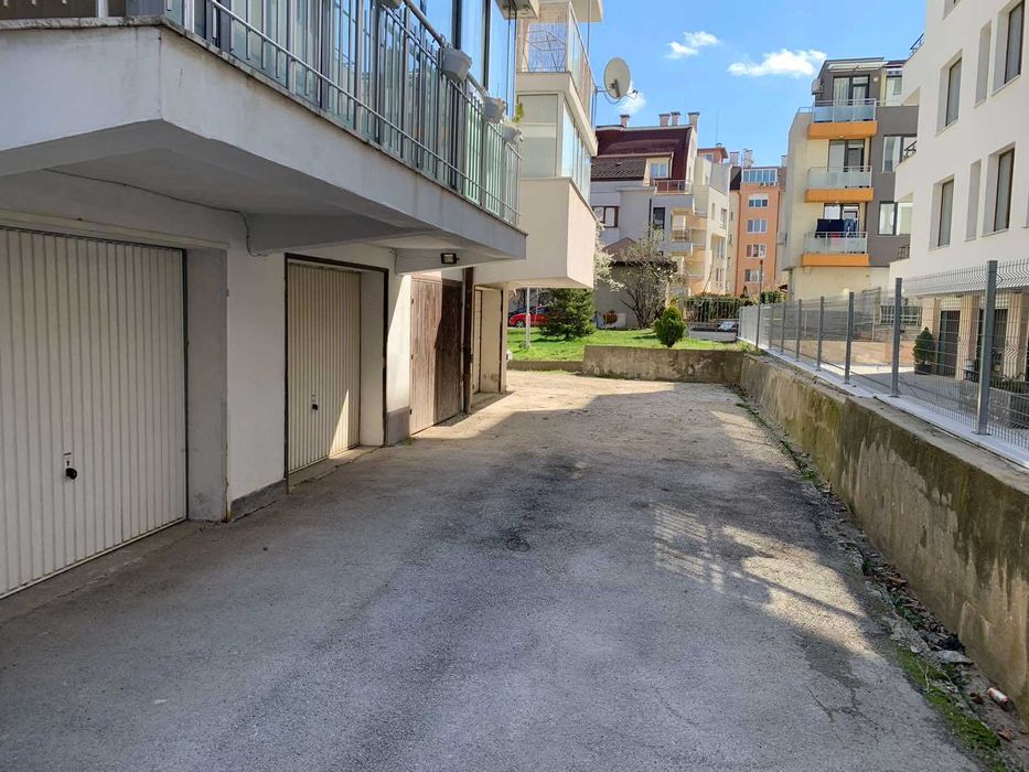 Давам под наем САМОСТОЯТЕЛЕН ГАРАЖ / СКЛАД, София, ул. Пирин 77а,