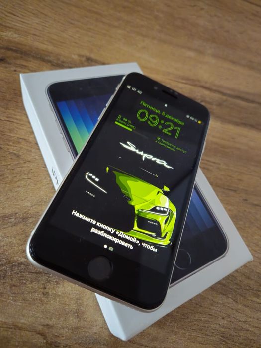 Продам айфон эсе 2023 года