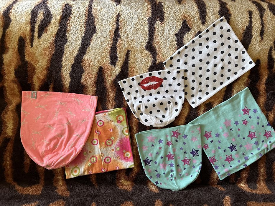 Шапки детские ,варежки.