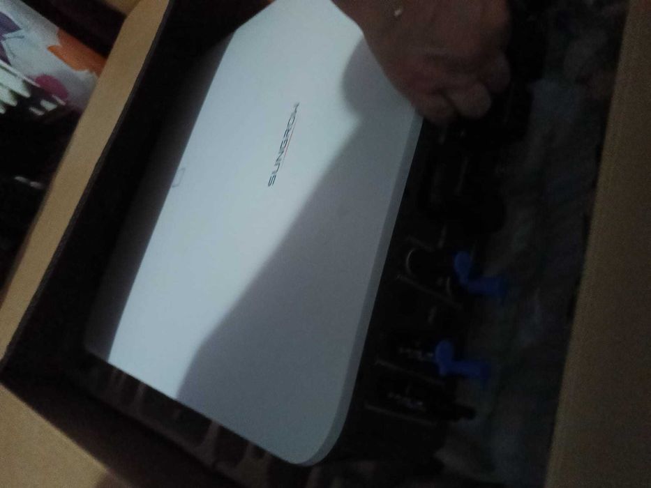 Urgent, invertor hibrid trifazat