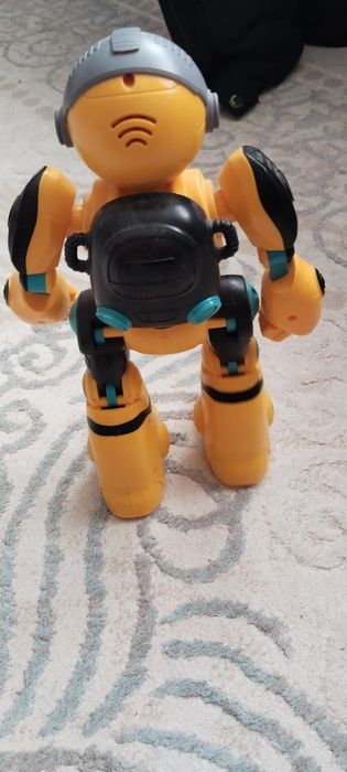 Робот игрушка говорящий