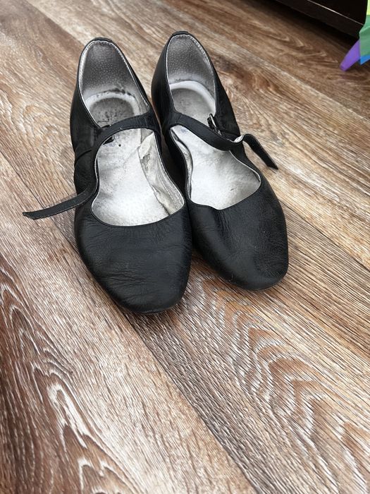 Туфли для народных танцев .