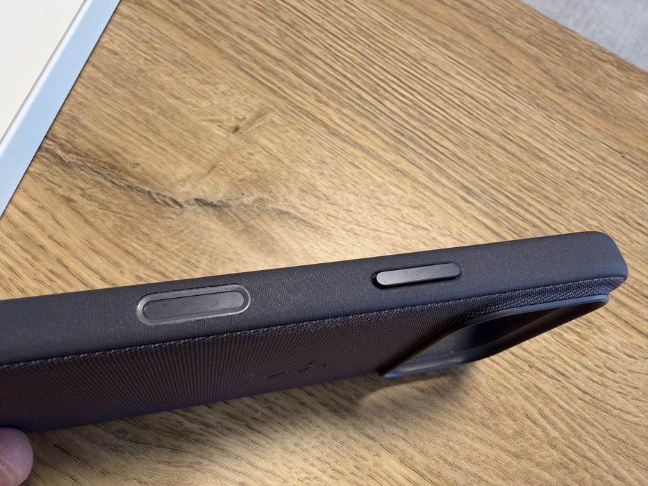 Husa iPhone 17 Pro TechWoven Case originala – MagSafe – ca noua