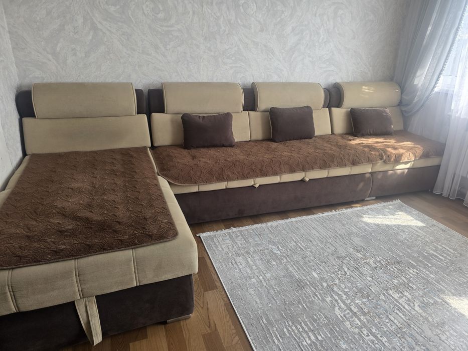Диван угловой.. коричневый