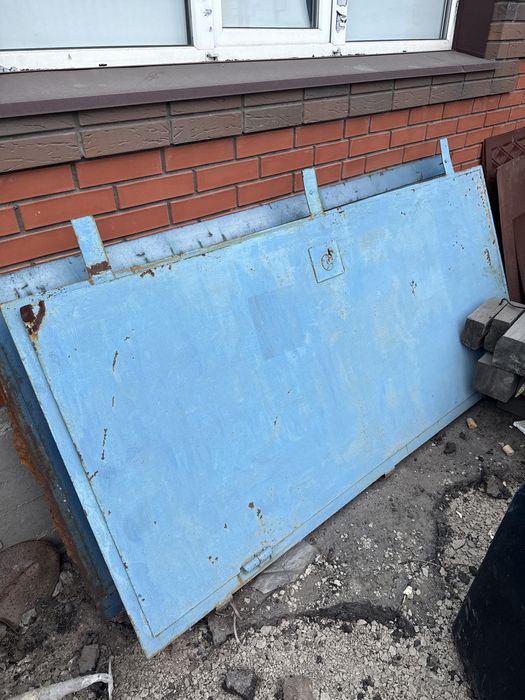 Продам 2 гаражные металические двери
