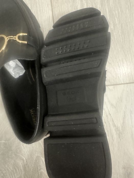 Продам туфли лоферы новые