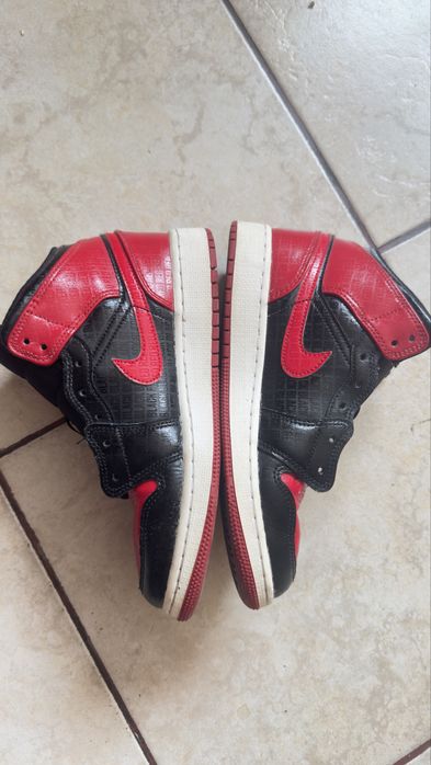 Jordan 1 mid bred
