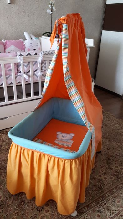 Продам люльку на колесиках