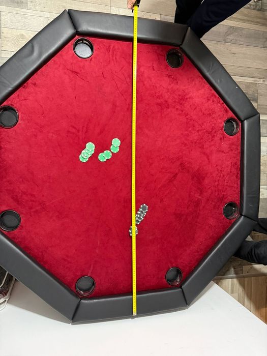 Vand masa de poker făcută manual.