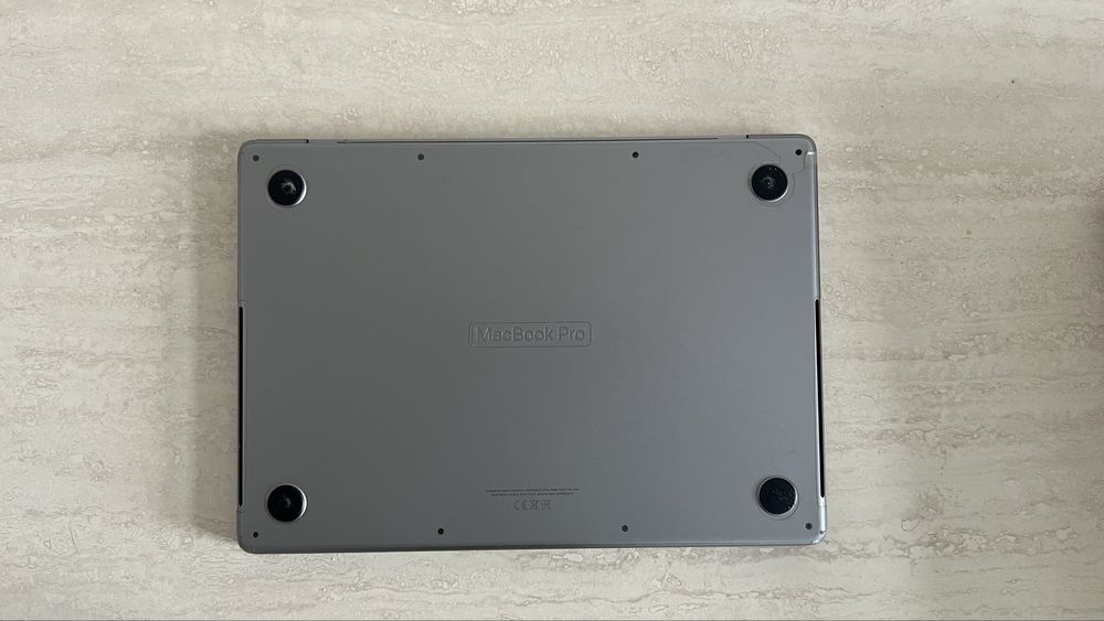 Macbook pro m1 pro 14 inchi