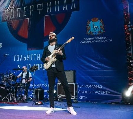 Онлайн-уроки гитары.