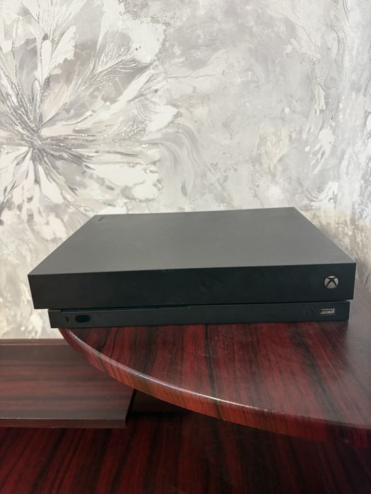 Продам Xbox one x один геймпад