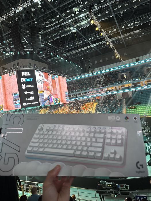 Клавиатура Logitech g715 новая