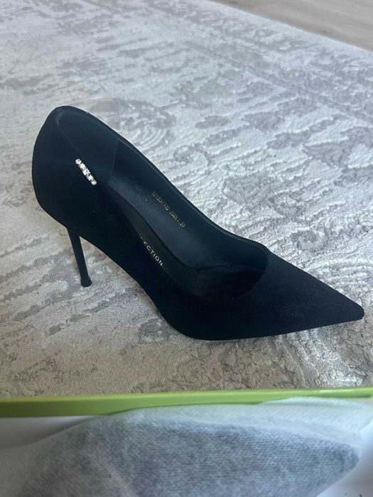 Лодочки черные на шпильке