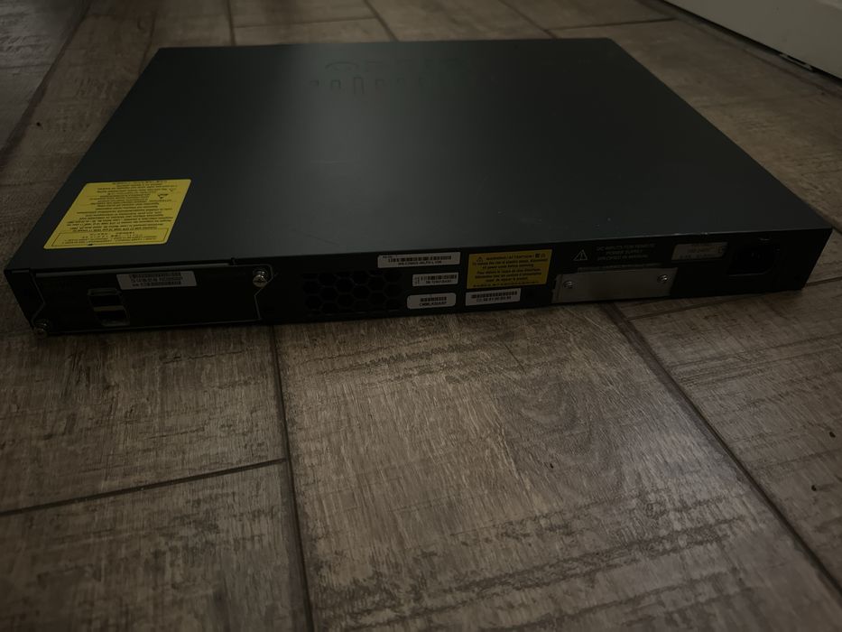Switch Cisco Catalyst 2960 - X 24 porturi