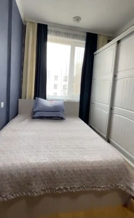 Кровать 1,6×2 с матрасом, требуется ремонт, бесплатно