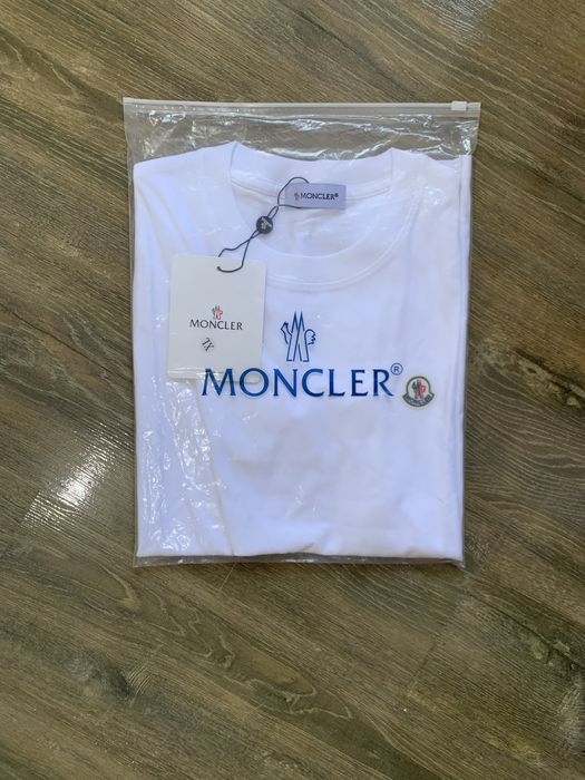 Футболка Moncler