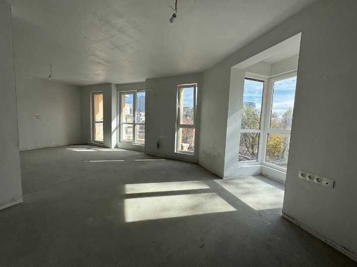 Продава се Тристаен апартамент в Пловдив, Съдийски - 99 кв.м за 1015 €/кв.м - Снимка #1