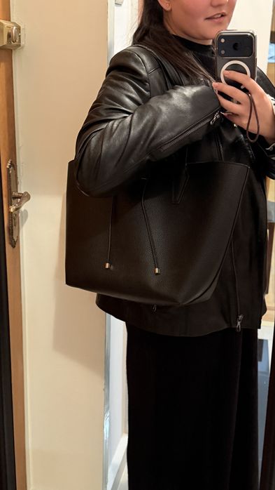 Geantă GUESS mare, model tote, încăpătoare, ideală birou / daily