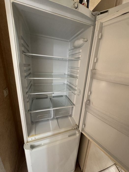 Холодильник Indesit